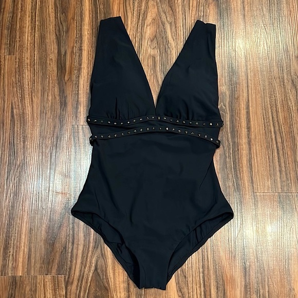 Amoressa Romancing The Stone Lupita Plunge Stud Waist - Picture 6 of 15